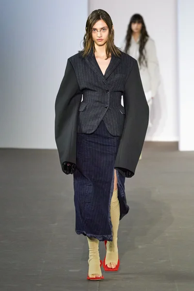 Look 18